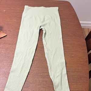 Rohnisch Woman’s Ribbed Leggings in Soft Green